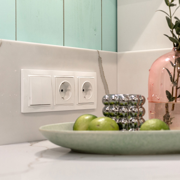 Розетка с заземлением Werkel белый W1171001 4690389155116