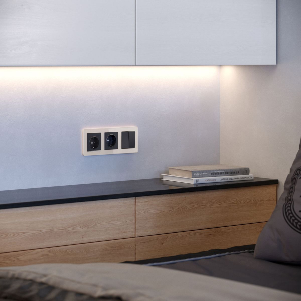 Рамка на 3 поста Werkel Acrylic айвори 4690389186295 W0032743